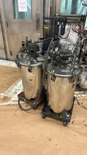 LOT (7) Industria PRESSURE POT'S WITH AIR POWER MIXING AGITATOR ( BLACK TOP) (10 GAL) (LOCATION: PLANT 3, 29883 BECK RD, Wixom, MI 48393)