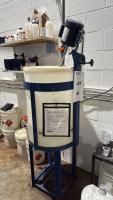 NEPTUNE PLASTIC WATER TANK ON STAND, WITH LEESON MIXER, MODEL: C4C17FB21E, (LOCATION: PLANT 5, 48668 Alpha Dr, Wixom, MI 48393)