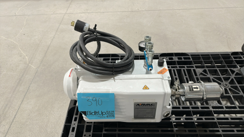 AAVAC SINGLE STAGE OIL SEALED ROTARY VANE VACUUM PUMP, MFG. DATE: 10/2017 MODEL: NRS22, S/N: SVAT100152