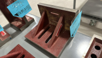 SUBURBAN TOOL, INC. SLOTTED ANGLE PLATE, WEBBED, GROUND FINISH, DIMENSIONS: 10" x 8" x 6", MODEL: SAW-100806, S/N: 0817 - 2