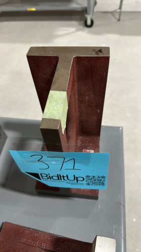 SUBURBAN TOOL, INC. UNIVERSAL RIGHT ANGLE IRONS, DIMENSIONS: 5 1/2" x 7" x 10", MODEL: URA-050710G, S/N: 0917