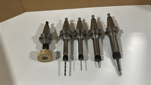 LOT OF (5) SYIC CAT40 TOOL HOLDERS