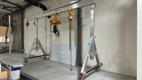 SPANCO 3-TON PORTABLE ALUMINUM GENTRY CRANE, MODEL: 3ALU1510, S/N: VJ1316-001, MFG DATE: 12/2017, TO INCLUDE: HARRINGTON 3-TON CRANE HOIST, CM SERIES 622 2-TON CRANE HOIST