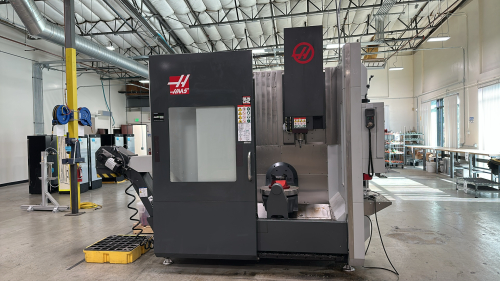 2017 HAAS AUTOMATION 5-AXIS CNC VERTICAL MACHINING CENTER, MODEL: UMC-750, MFG. DATE: 01/2017, S/N: 1135312, W/ JORGENSEN CONVEYOR, S/N: A-161107-27