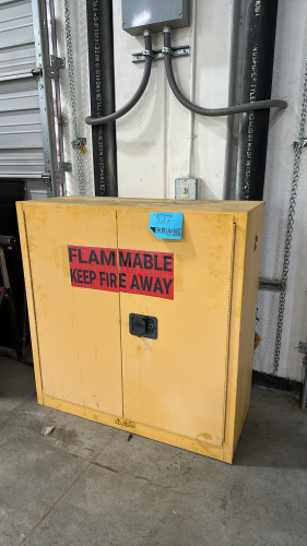 EDSAL MANUFACTURING COMPANY FLAMMABLE LIQUIDS STORAGE CABINET, DIMENSIONS: 43" x 18" x 44"