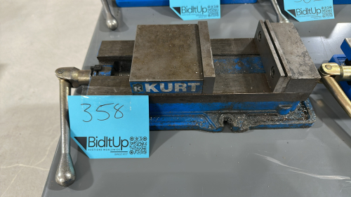 KURT 6" ANGLOCK MACHINE VISE, MODEL: D675, S/N: 171984