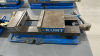 KURT 6" ANGLOCK MACHINE VISE, MODEL: D675, S/N: 171984 - 2