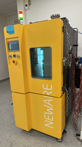 NEWARE HIGH LOW TEMPERATURE TEST CHAMBER, MODEL: MGDW-225-40BFC-208V, S/N: M2302-378101