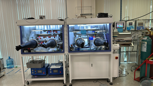 LOT OF (2) ZHEJIANG TANAKA PRECISION MACHINERY CO,. LTD GLOVEBOX WORKSTATIONS, (4) GLOVE PORTS, AC220V, 50Hz, DIMENSIONS: 44" x 34" x 28", MODEL: RDLINE01, SN: 22019004, TO INCLUDE: (2) AIRGAS SMART- LOGIC/PLUS FULLY AUTOMATIC CHANGEOVER MANIFOLD CONTROLS