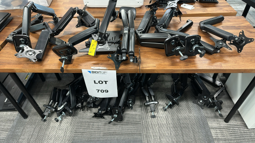 LOT OF ASSORTED DISPLAY MONITOR MOUNT ATTACHMENTS