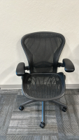 HERMAN MILLER AERON SIZE B MESH ADJUSTABLE OFFICE CHAIR, REAR TILT LIMITER, LUMBAR SUPPORT PAD
