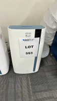 DĒLONGHI PINGUINO PORTABLE AIR CONDITIONER, DEHUMIDIFIER, FAN & UV-CARELIGHT, MODEL: PACEX390UV-6AL-WH, S/N: 900053P000965