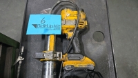 DeWALT DCGG571 Cordless Grease Gun - 2