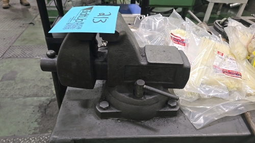 Made in USA 4" Reversible Jaw Vise
