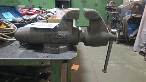 Wilton 8" Bench Vise