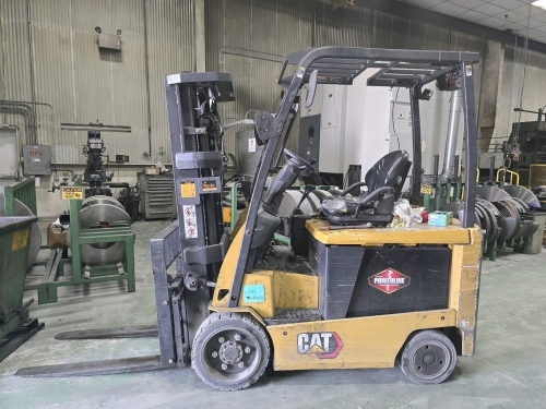 CAT #EC30N 5,650 lb Electric Forklift