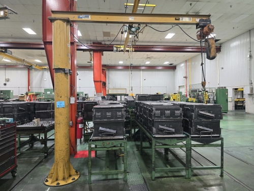 Contrx Industries Pivoting 1/2 Jib Crane and Ingersoll Rand Hoist