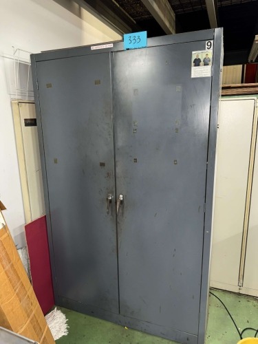 STORAGE CABINET WITH CONTENTS, ASSORTED HAND TOOLS, DRILLS, REAMERS, CUTTING TOOLS