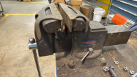 TABLE WITH WESTWARD 8&rdquo; VISE - 2