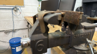 TABLE WITH CRAFTMAN 6 1/2&rdquo; &rdquo; VISE - 2
