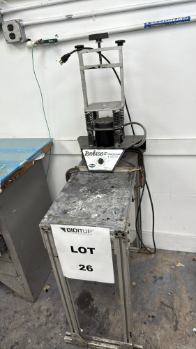 BLAIR TORNADO II PORTABLE PAINT SHAKER WITH TABLE