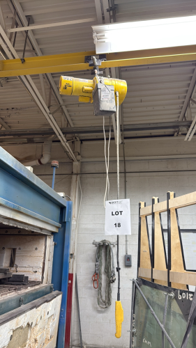 MAN GUARD BUDGIT 1/2&rdquo; TON POWER CHAIN HOIST WITH 13&rsquo; FT SPAN RAIL