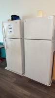 LOT (2) REFRIGERATORS, (3) MICROWAVES, (1) GREEK CHEF OVEN (BROKEN KNOB)