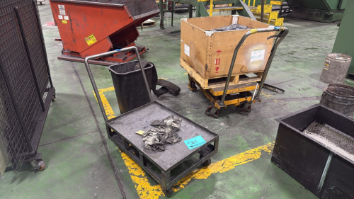 1- lift 4 wheel cart and 1- stationary 4 wheel cart