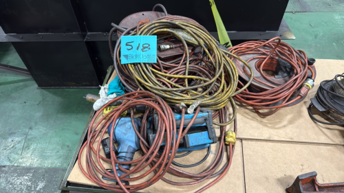 (6) Extension cords and (2)lights lot