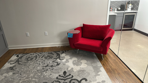SIDE CHAIR WITH RUG APPROX: 94&rdquo; x 92&rdquo;