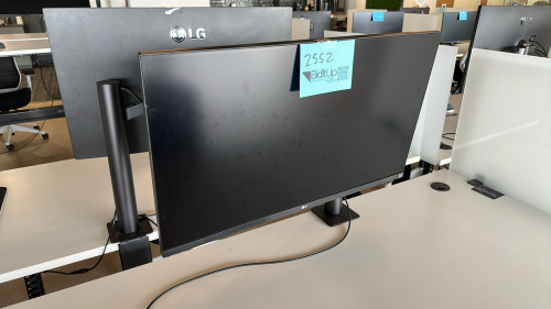 LG 32&rdquo; MONITOR MODEL: 32BN88U-B WITH ARM BAR