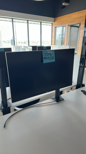 LG 32&rdquo; MONITOR MODEL: 32BN88U-B WITH ARM BAR