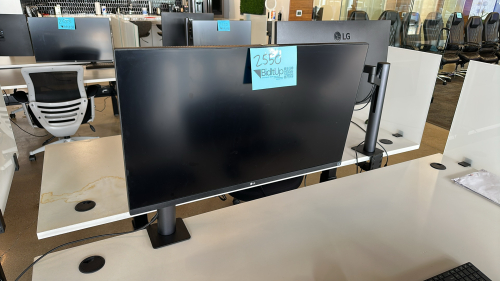 LG 32&rdquo; MONITOR MODEL: 32BN88U-B WITH ARM BAR
