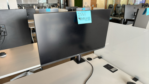 LG 32&rdquo; MONITOR MODEL: 32BN88U-B WITH ARM BAR