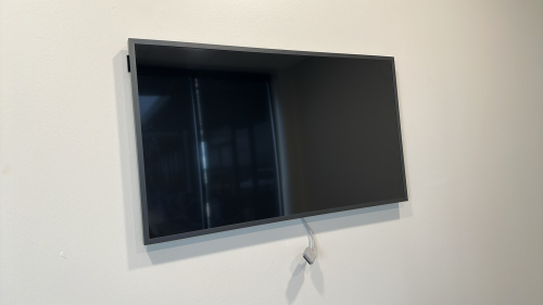 SAMSUNG 32&rdquo; TV MODEL: QN32LS03TBF (BUYER MUST REMOVE POWER SUPPLY FROM WALL)