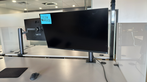 LG 32&rdquo; MONITOR MODEL: 32BN88U-B WITH ARM BAR