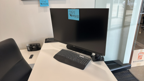 LG 32 MONITOR MODEL: 32BN88U-B WITH ARM BAR
