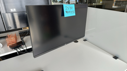 LG 32&rdquo; MONITOR MODEL: 32BN88U-B WITH ARM BAR