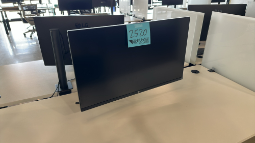 LG 32&rdquo; MONITOR MODEL: 32BN88U-B WITH ARM BAR