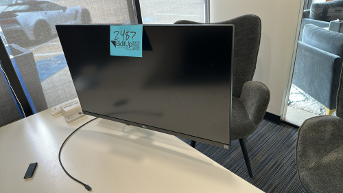 LG 32 MONITOR MODEL: 32BN88U-B WITH ARM BAR