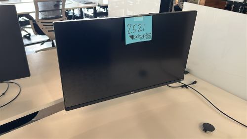 LG 32&rdquo; MONITOR MODEL: 32BN88U-B WITH ARM BAR