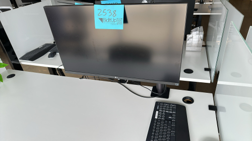 LG 32&rdquo; MONITOR MODEL: 32BN88U-B WITH ARM BAR