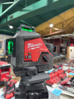 MILWAUKEE 360 DEGREE 3 PLANE LASER CAT NO: 3632-20 WITH TRIPOD , CHARGER & CHARGING STATION