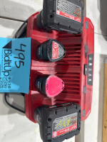 LOT OF (4) MILWAUKEE DRILLS WITH 4 STATION MILWAUKEE CHARGING STATION - 2