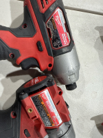 LOT OF (4) MILWAUKEE DRILLS WITH 4 STATION MILWAUKEE CHARGING STATION - 3