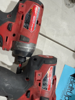 LOT OF (4) MILWAUKEE DRILLS WITH 4 STATION MILWAUKEE CHARGING STATION - 4