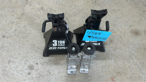LOT OF (2) 3 TON DAYTONA LIFTS