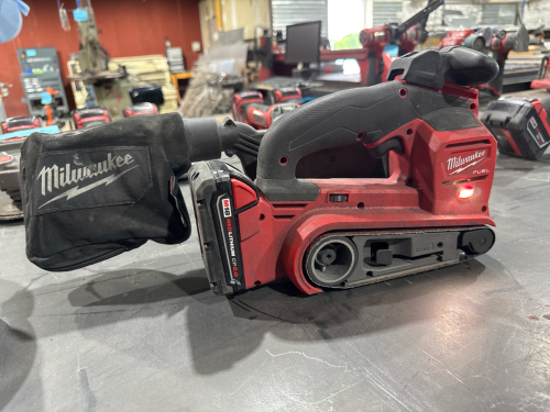 MILWAUKEE 3&rdquo; x 18&rdquo; BELT SANDER CAT NO:2832-20 WITH BATTERY