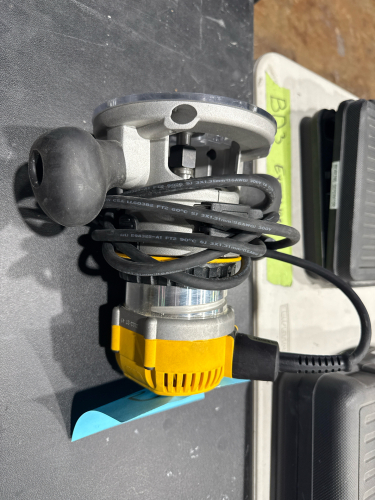 DEWALT 1-3/4HP ROUTER MODEL: DW616