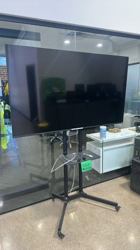 70&rdquo; Vizio 4K TV Model: M70Q6-J03 W/ Apple TV